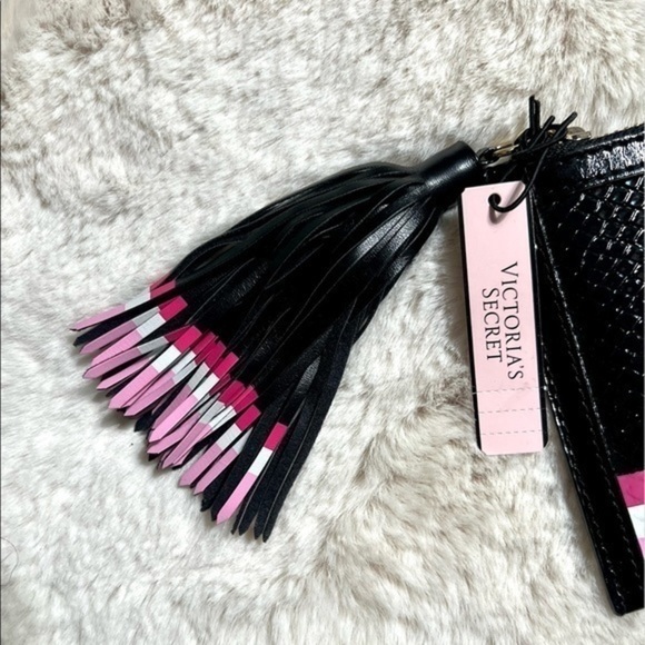 ⭐️⭐️Victoria's Secret Zippered  Croc Snakeskin Clutch - Picture 4 of 10